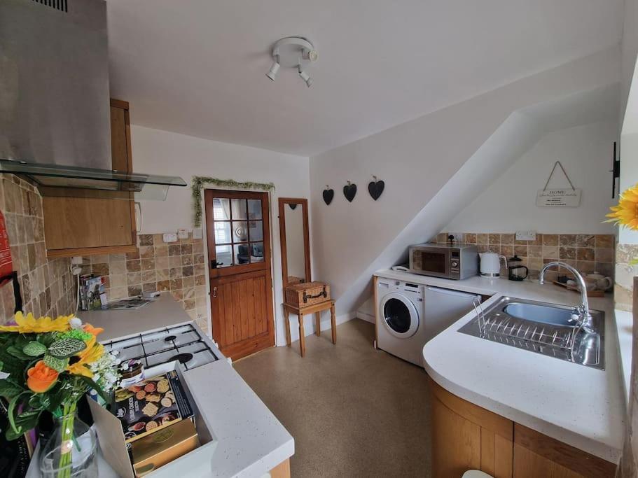 Black Cat Cottage - Heart Of Pickering Cosy Listed Cottage Kültér fotó